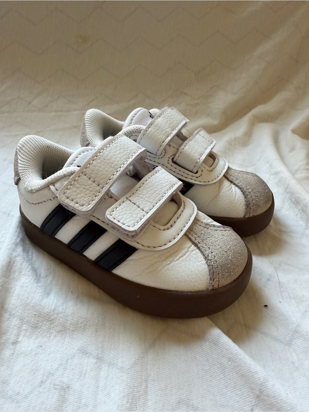 adidas Kids White and Black Low-Top Sneakers with Brown Sole